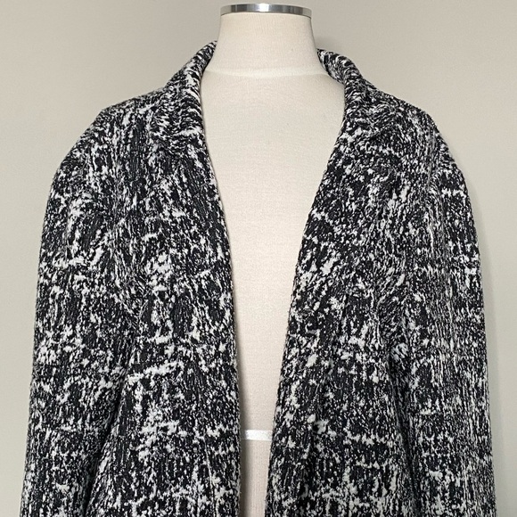 Loft Outlet Black and White Abstract Long Topper Jacket, Medium - Picture 2 of 14